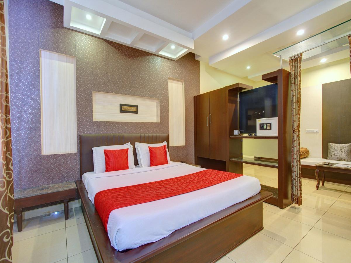 Oyo 8892 Kadambari Regency Hotel อันกามาลี ภายนอก รูปภาพ