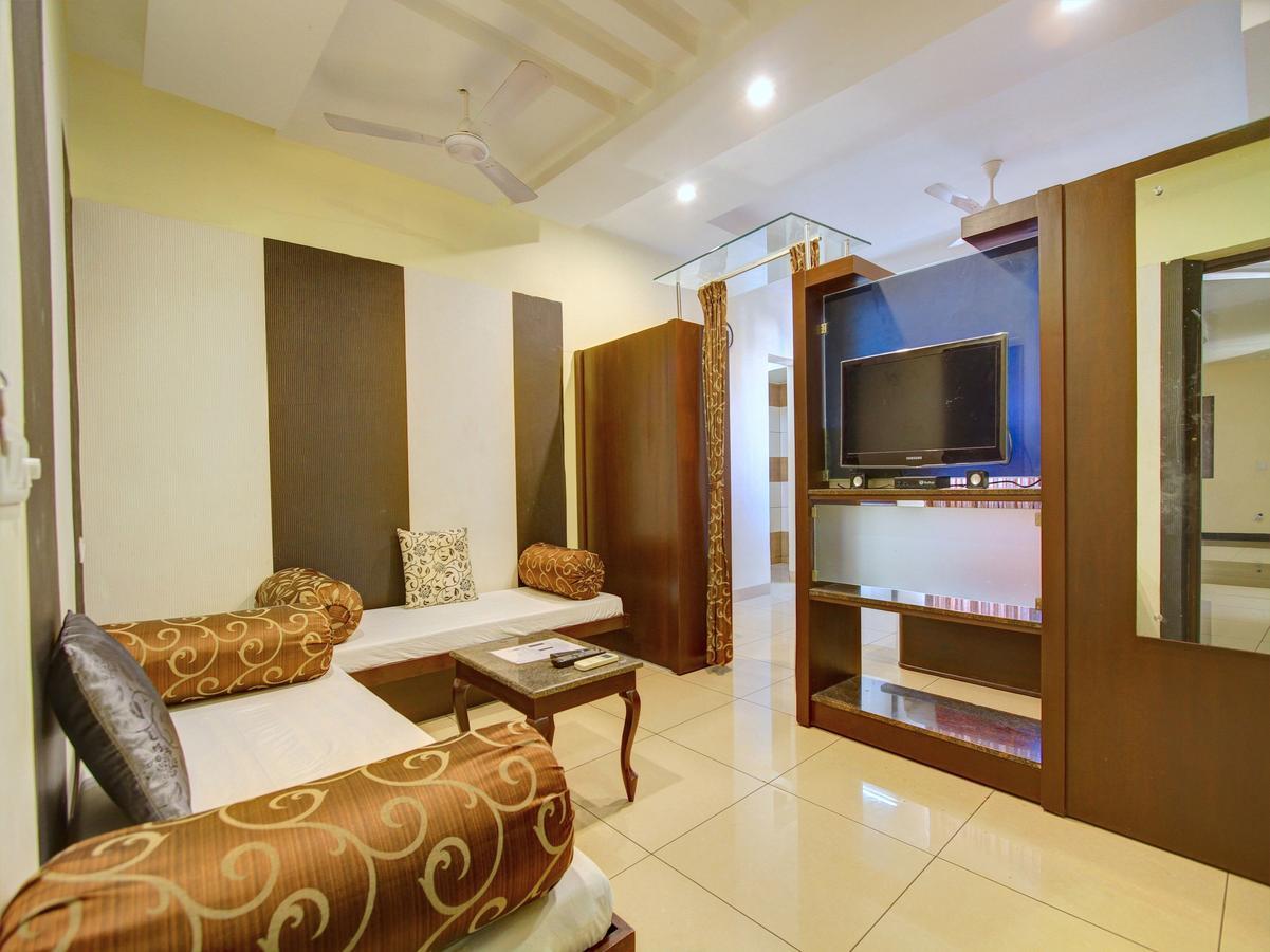 Oyo 8892 Kadambari Regency Hotel อันกามาลี ภายนอก รูปภาพ