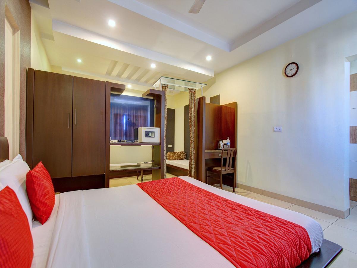 Oyo 8892 Kadambari Regency Hotel อันกามาลี ภายนอก รูปภาพ